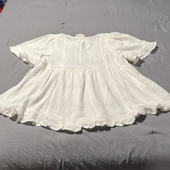 The Farmer’s Wife Ladies Umgee White Shirt, NWT’s, Size Small - Picture 7 of 8